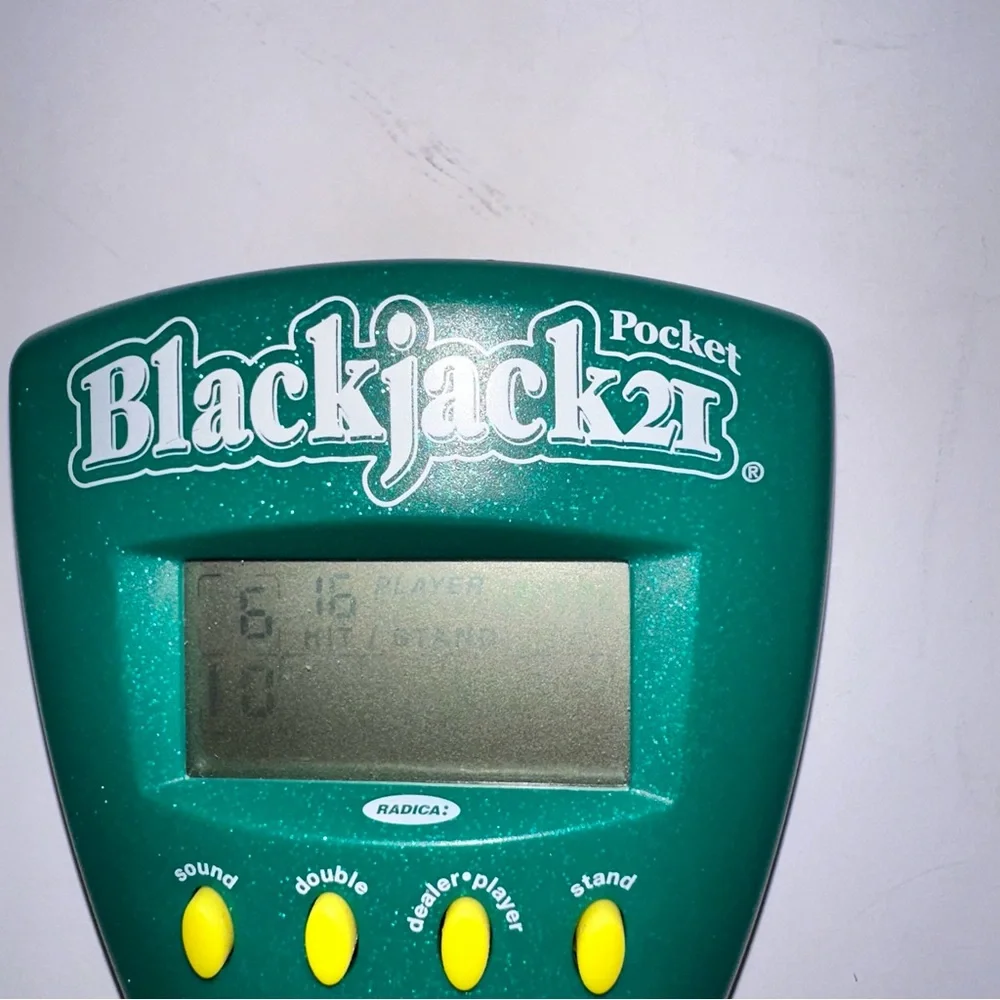 Radica Pocket Blackjack 21 Handheld Electronic Game 2002 – Works Great!